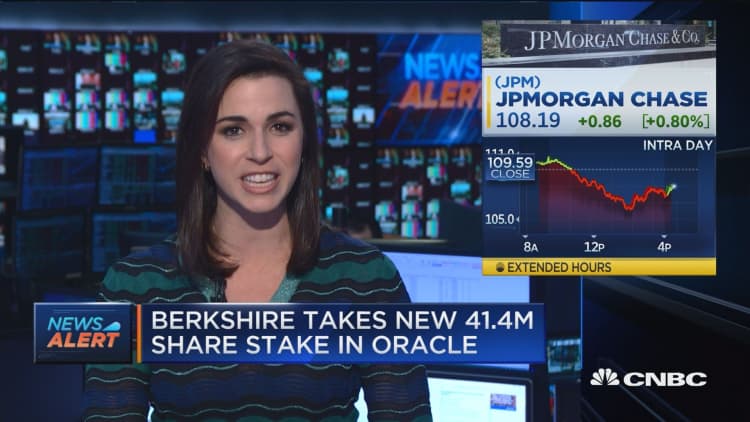 Berkshire Hathaway takes new 35.6 million share stake in JPMorgan