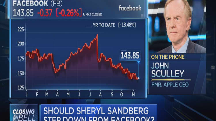 Facebook firing Sheryl Sandberg would be a 'terrible' mistake, former Apple CEO says