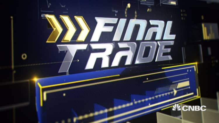 Final Trades: FXI, AAPL & more