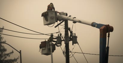 PG&E drops 4% after report it delayed safety work on power line linked to fire