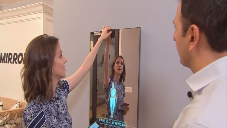 Smart Mirror offers in-home fitness training
