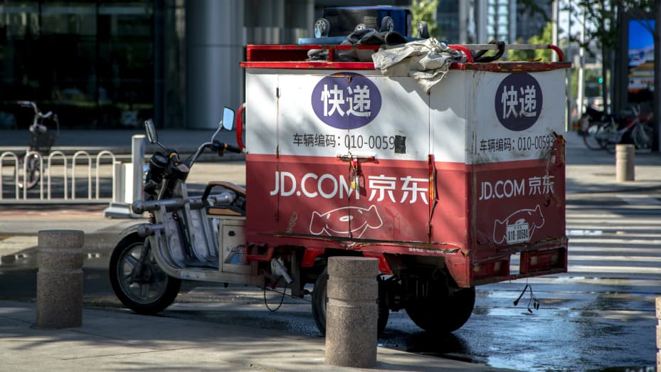 For China'S Online Shopping Giants, Delivery Is A New Battleground