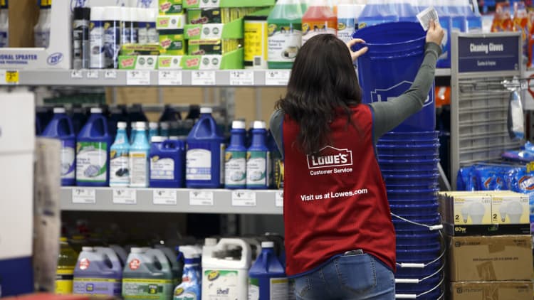 Lowe's lays off thousands of workers in US stores