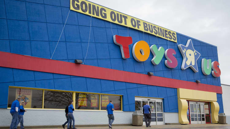Former Toys R Us executives plan the iconic store's comeback