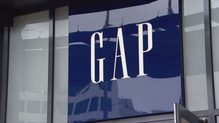 Gap looking to close hundreds of stores at malls 'quickly and aggressively'