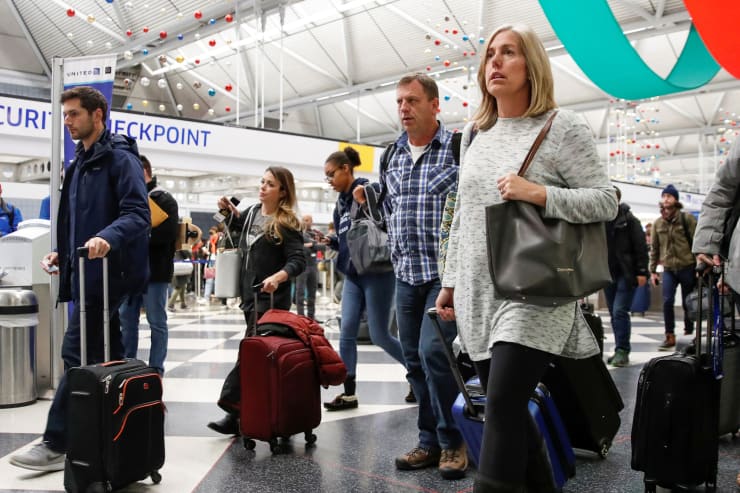 RT: Travelers passengers O'Hare airport 181120