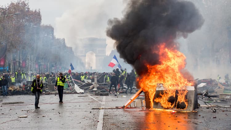 France's 'yellow vest' protests become economic disaster, costing about $1 billion to retailers