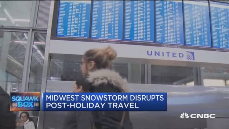 Midwest snowstorm disrupts post-holiday travel
