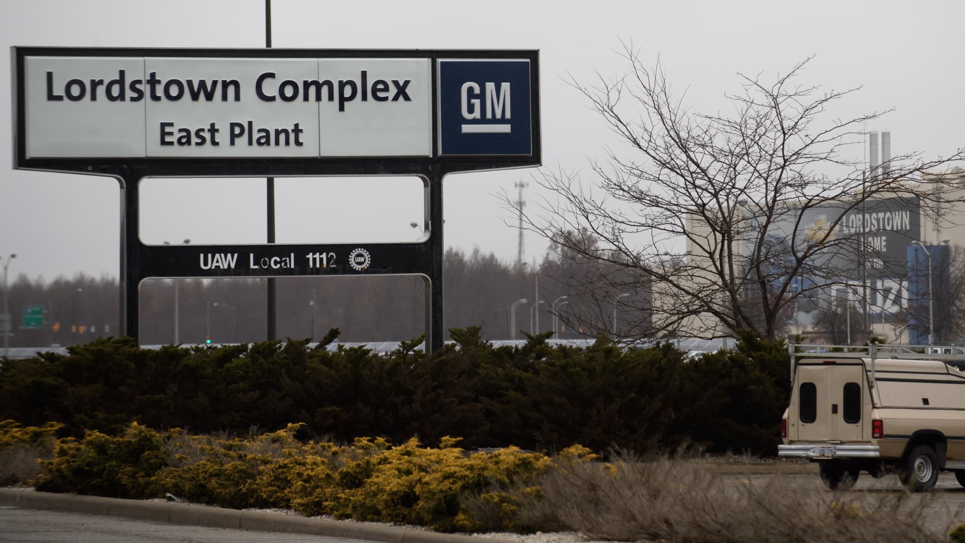 An exterior view of the GM Lordstown Plant on November 26, 2018 in Lordstown, Ohio.
