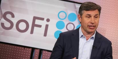 Fintech disruptor SoFi wants to become a national bank — again