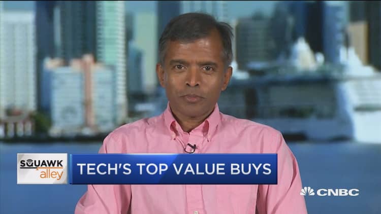 Facebook has no friends on either side of the political spectrum, says the Dean of Valuations