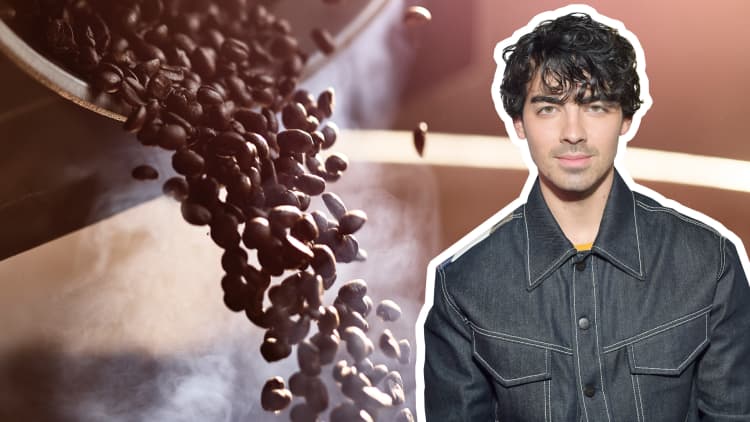 Here's why Joe and Nick Jonas invest in this smart coffee mug sold at Starbucks and Apple Stores