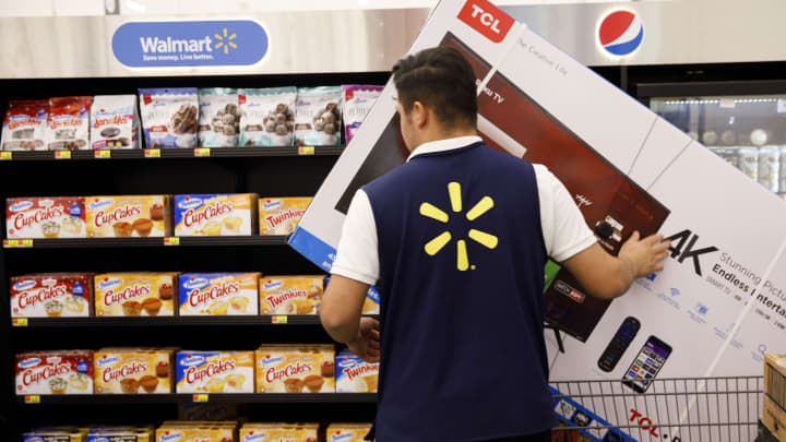 Does Walmart Hire At 16 In 2022? (All You Need To Know)
