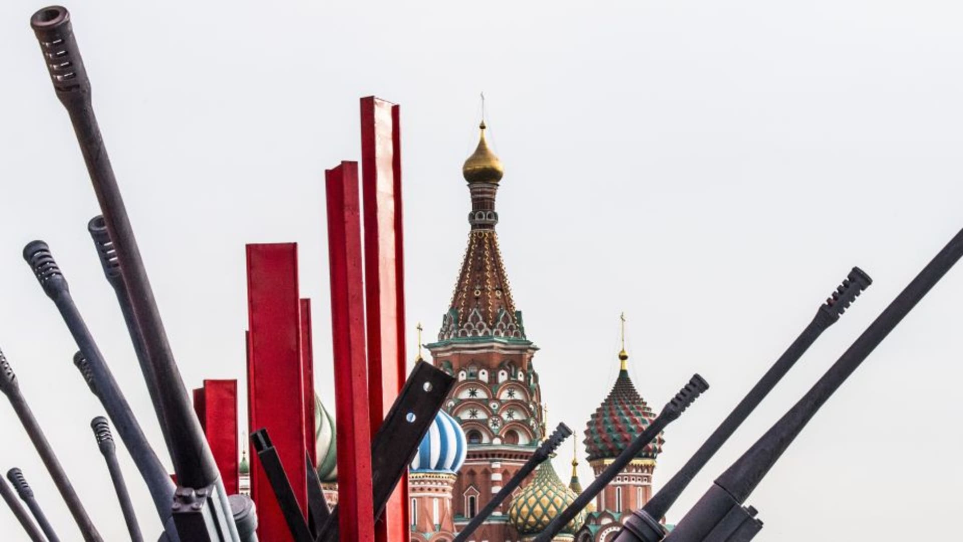 Replicas of WWII gun barrels stand on the Red Square for a military parade in Moscow on November 2, 2018.