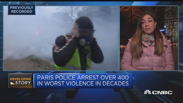 Paris police arrest over 400 in worst violence in decades