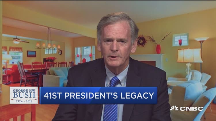 Bush defined how an elected official should be, says former senator