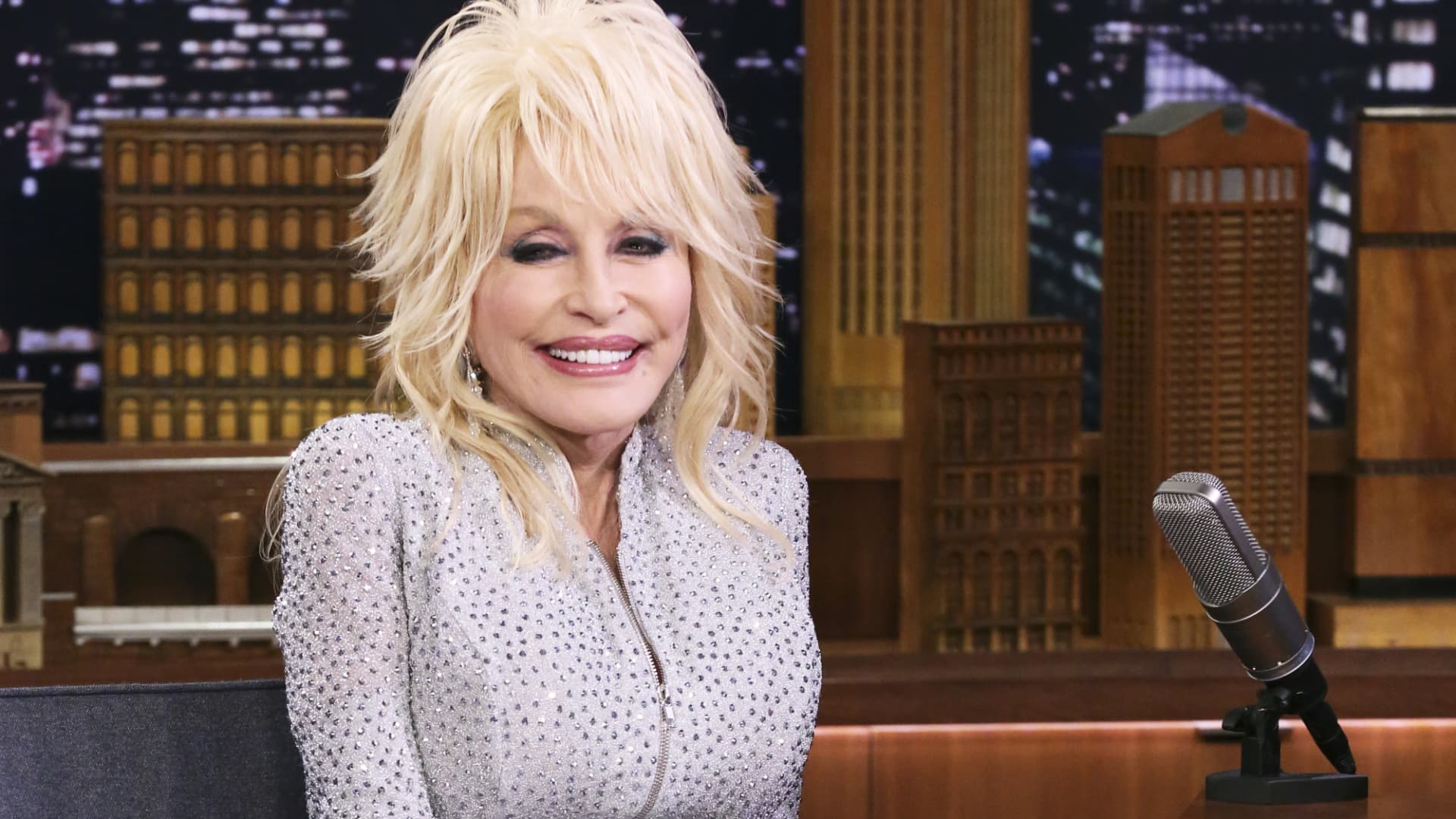Dolly Parton on The Tonight Show with Jimmy Fallon. 