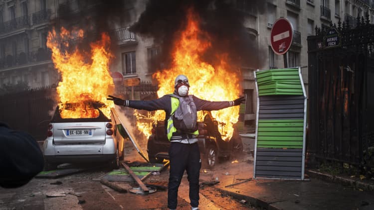 Protestors clash with police in Paris riots