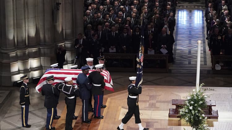 Bush enters National Cathedral at the start of his funeral