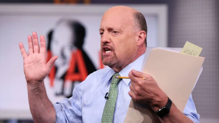 China better order many Boeing planes by Friday, says Jim Cramer