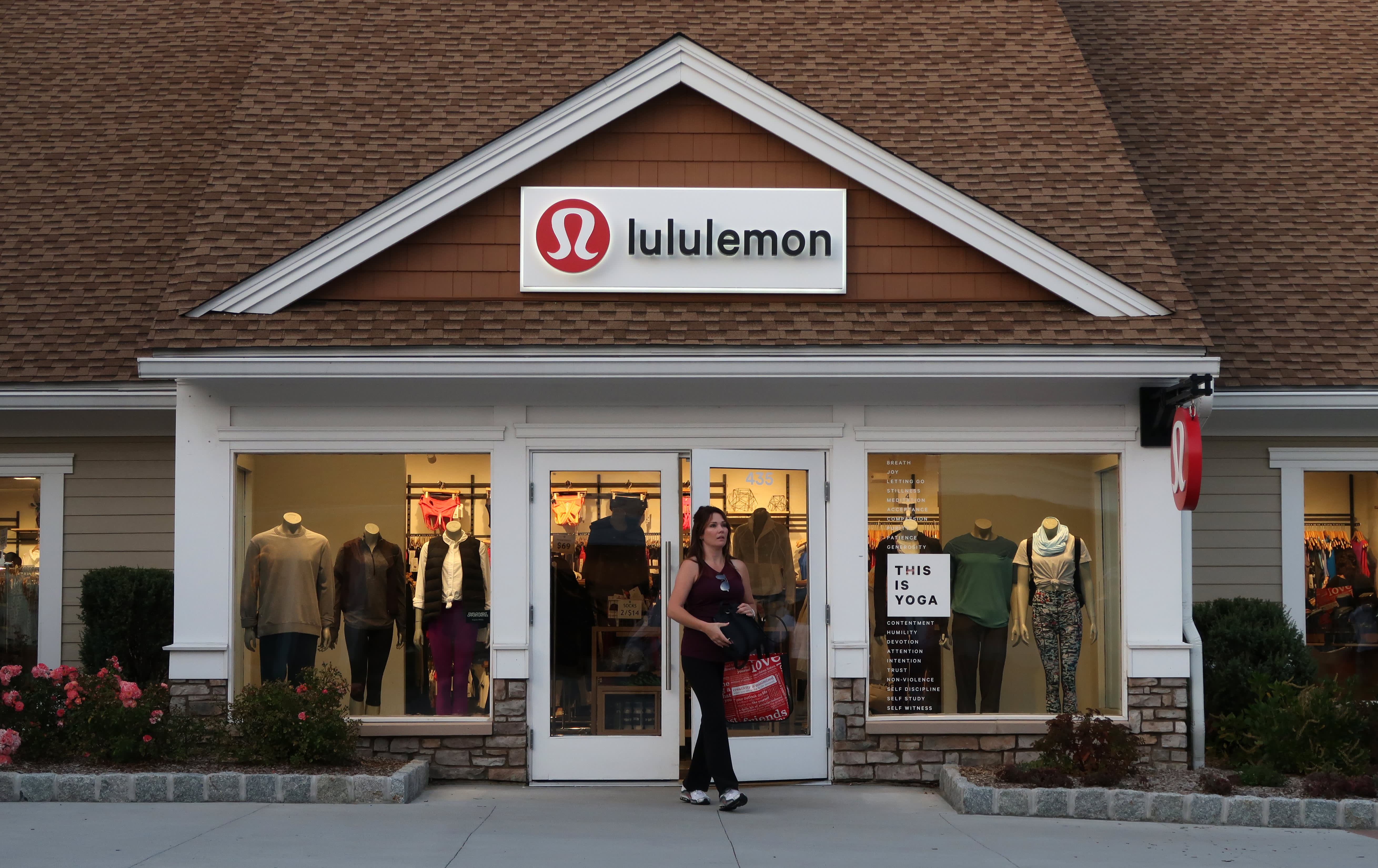 Lululemon expands test loyalty program 