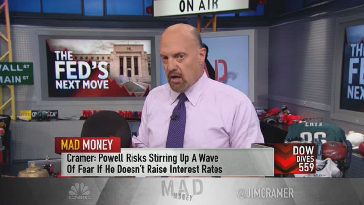 Market could panic if Fed doesn't raise rates: Cramer