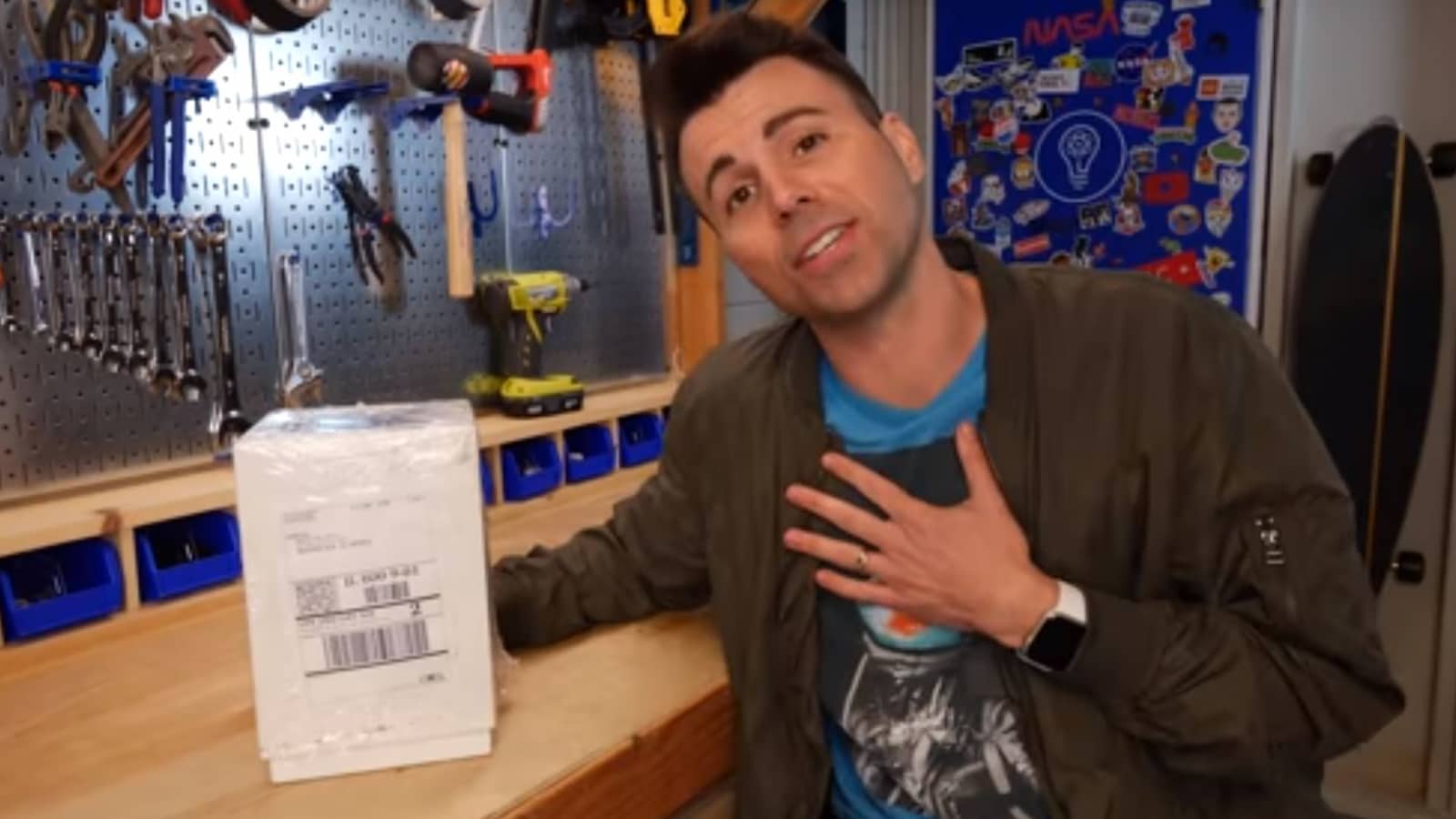 Package Thief vs. Glitter Bomb Trap, By Mark Rober