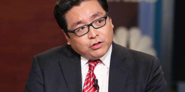Expect a 'violent' rally before the end of the year, Fundstrat's Tom Lee says
