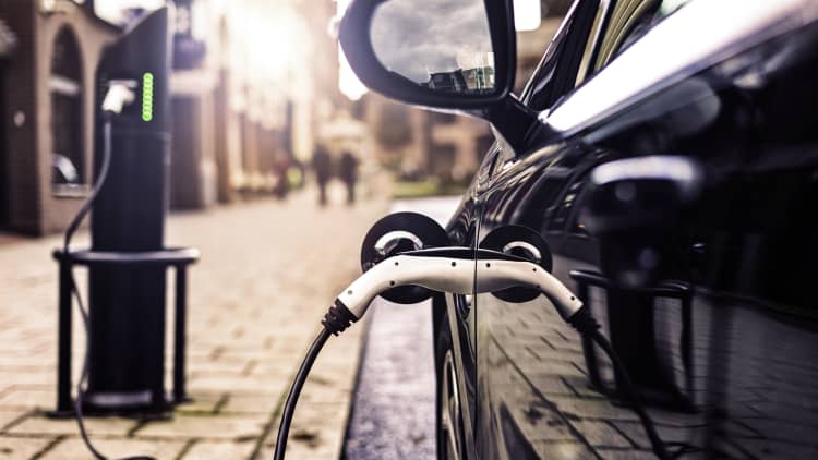 Can electric vehicles go mainstream?