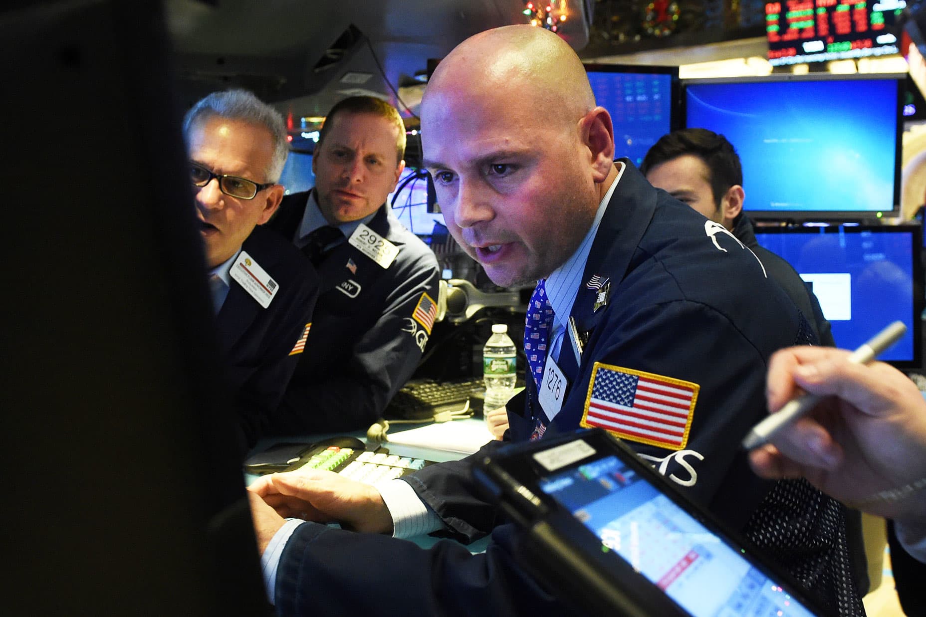 Flipboard: Dow Jones Futures: Microsoft Leads 5 Software Stocks Near Buy Points