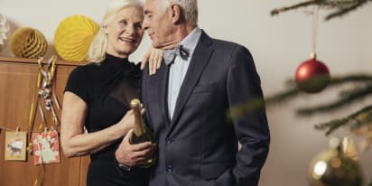 Ring in 2019 with these 6 basic financial resolutions for retirement