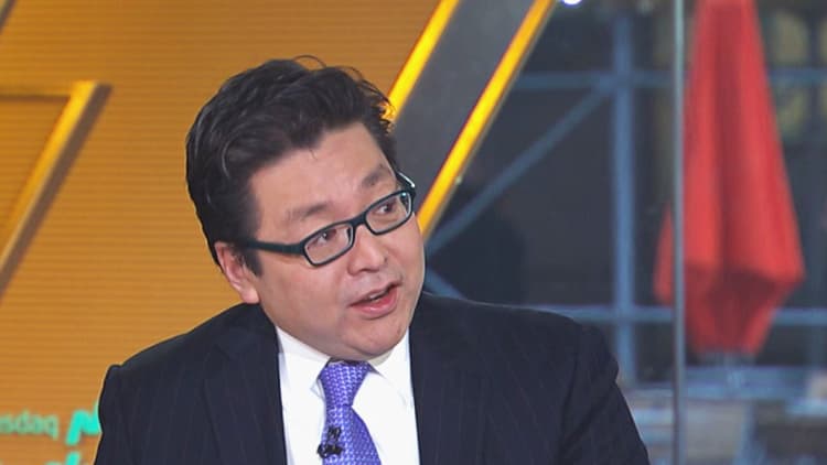 Investors should start small in early 2019, says Tom Lee