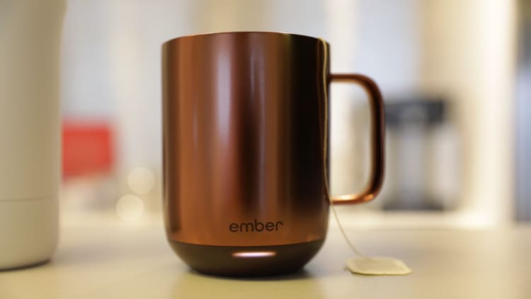 Ember Coffee Mug Keeps Your Drink At The Right Temperature