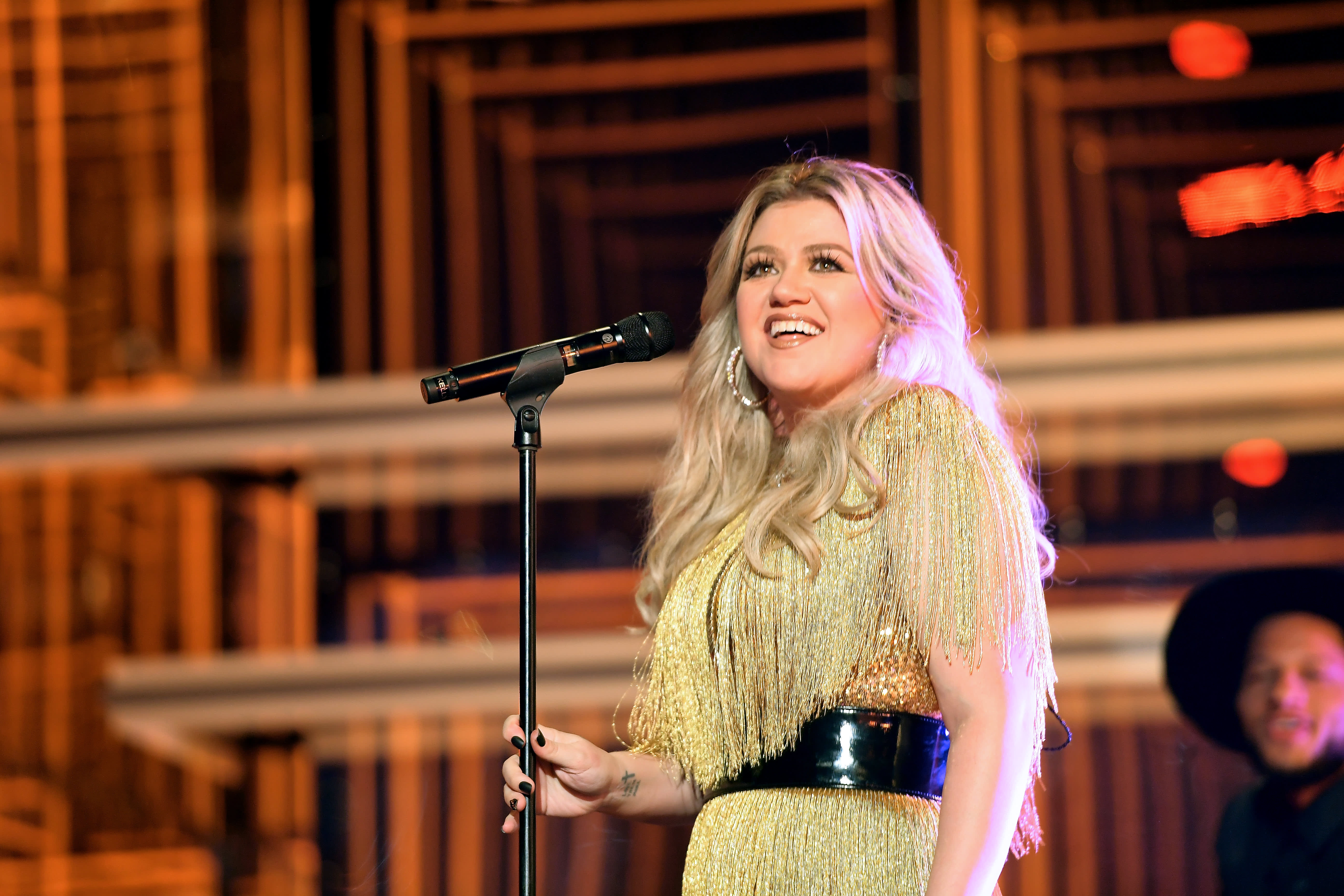 How Kelly Clarkson Went From Broke To Winning American Idol