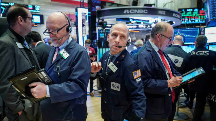 Futures indicate flat open following Friday rally
