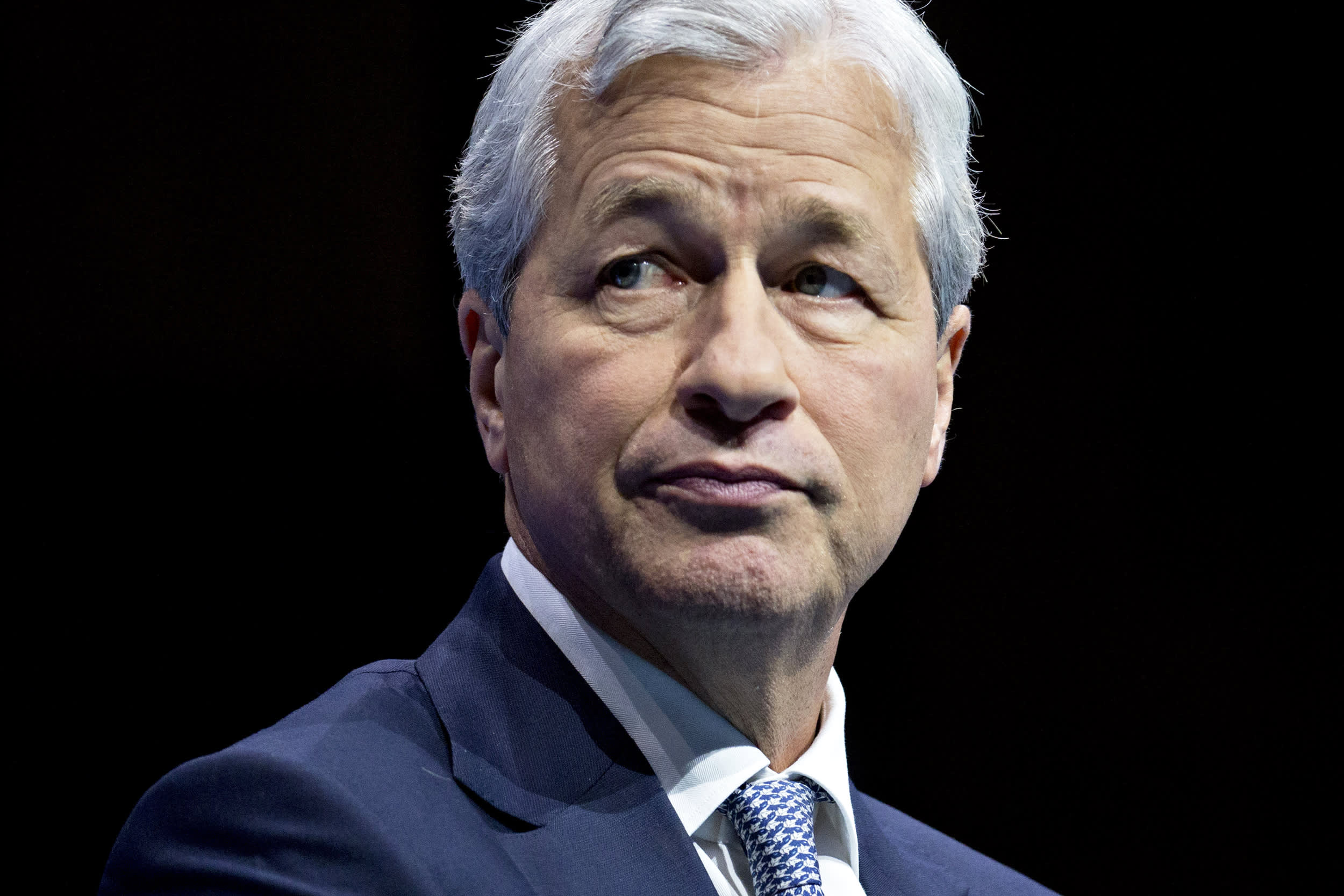 JPMorgan shares fall 6% after CFO lowers guidance on 'headwindsâ€™ including wage inflation
