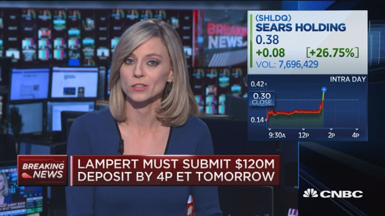 Lampert bid to rescue Sears still alive: Sources