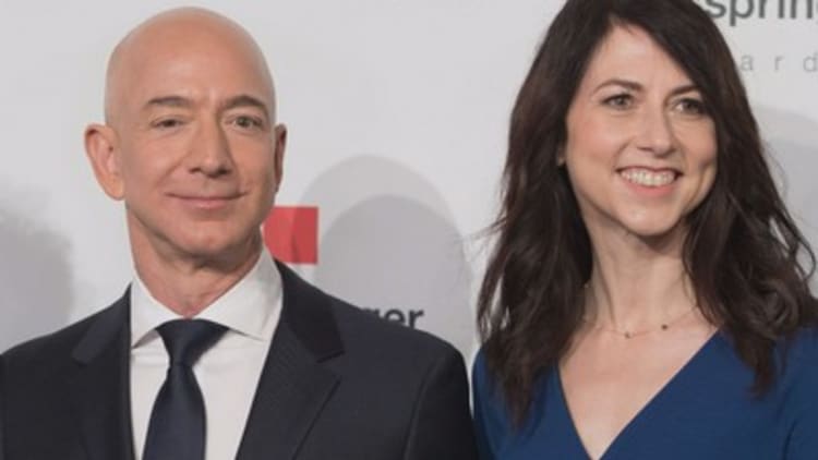 Amazon's Jeff Bezos and wife MacKenzie announce amicable divorce