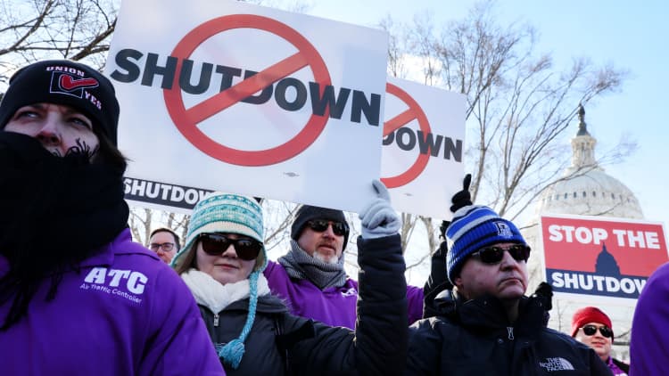 No end in sight to record-setting government shutdown