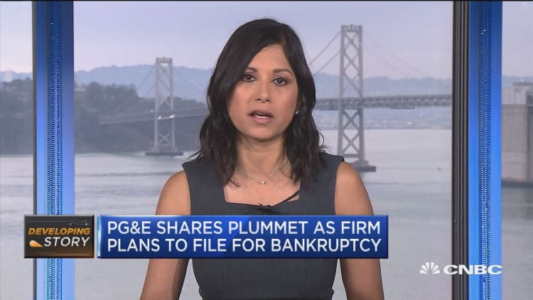 PG&E shares plummet as firm plans to file for bankruptcy