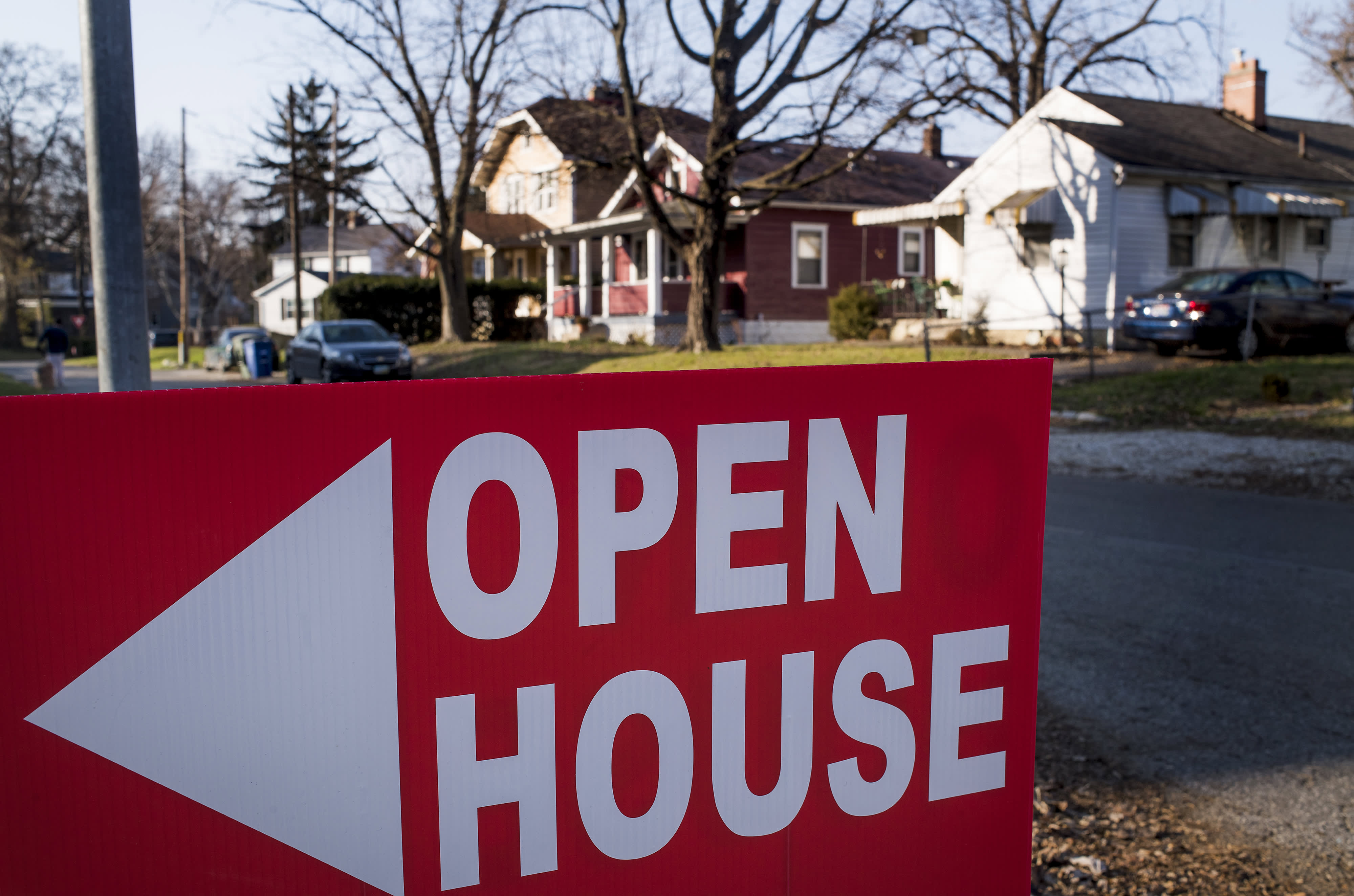 Mortgage demand from homebuyers pulled back sharply, even as rates ended 2020 near record low