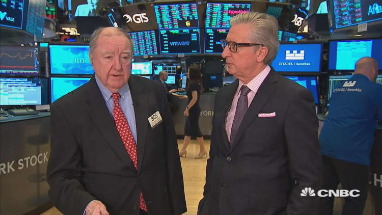 Cashin: Breaking 24,350 on Dow could bring people from sidelines