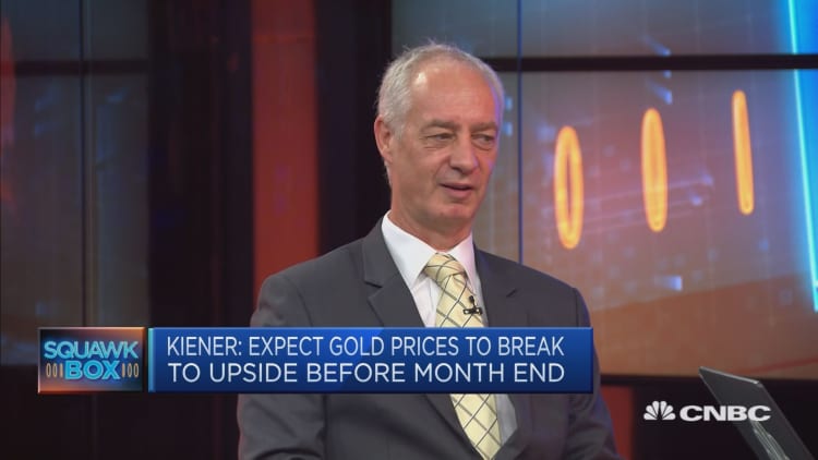 Gold prices could break the $1,300 level: Investor