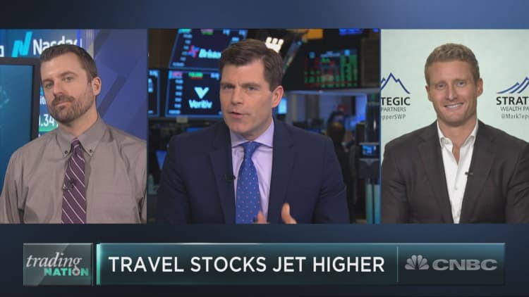Two travel stocks to buy as jet-setting names fly higher