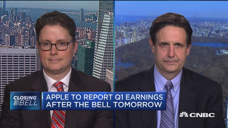 Need something really ugly out of Apple or China for stock to dip further, says Tom Forte
