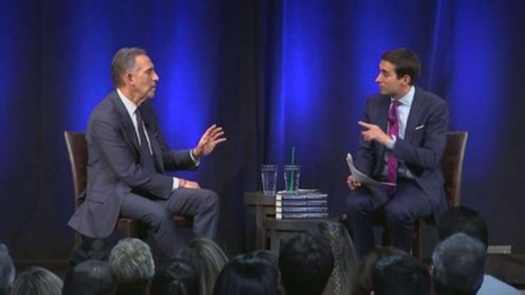 Protester to Howard Schultz: If you run for president, you will help Trump win
