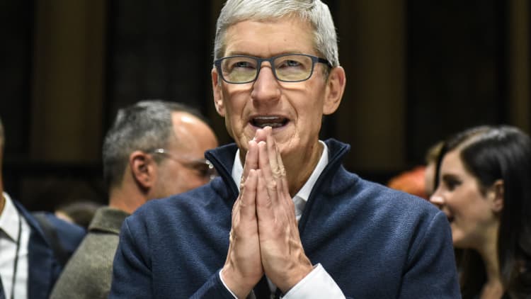 Apple beats on earnings—Here’s what three experts are saying about the stock now