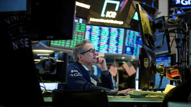 Wall Street set for mixed open ahead of key earnings reports
