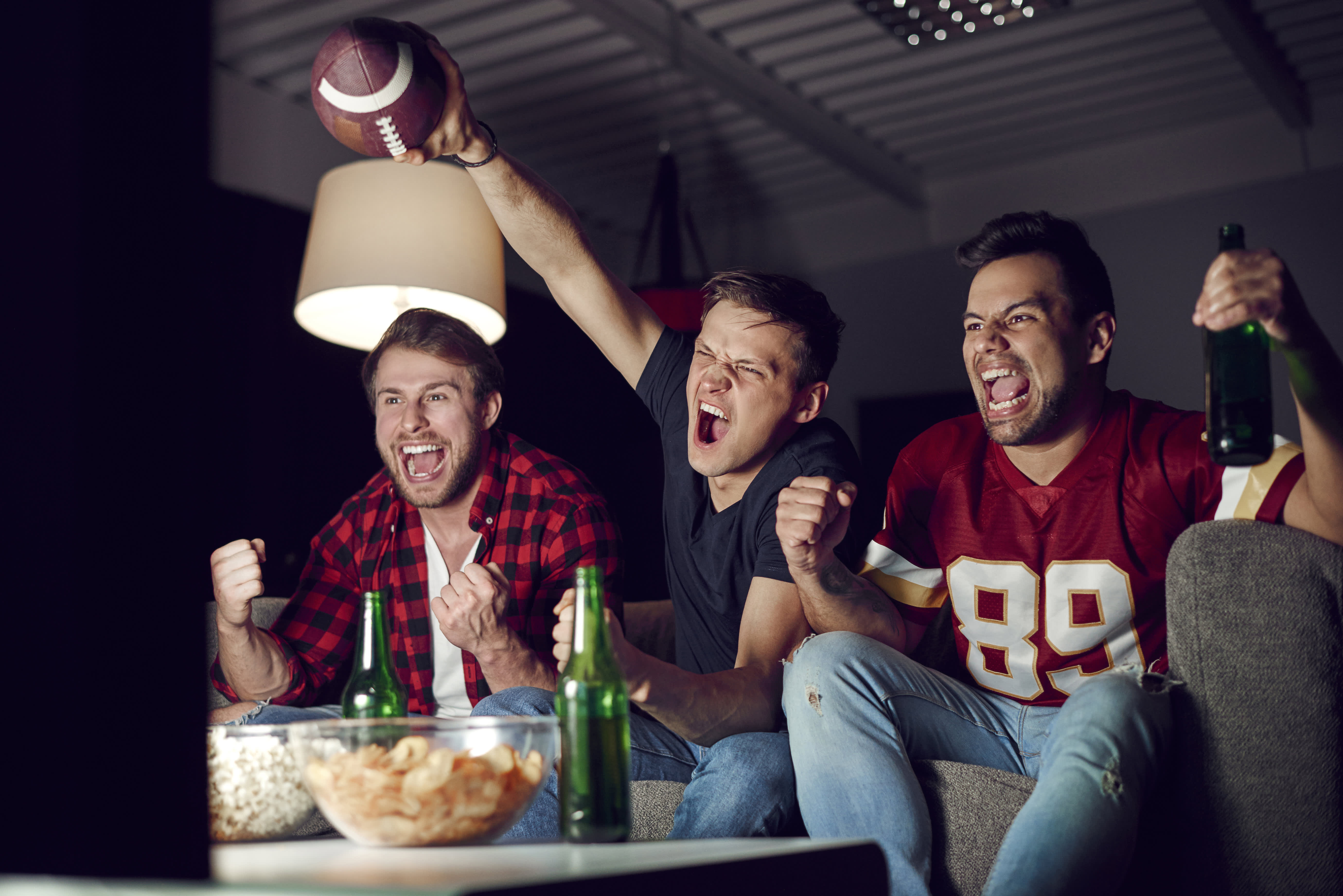 Best Ways To Score NFL Games Using Your Credit Card Benefits