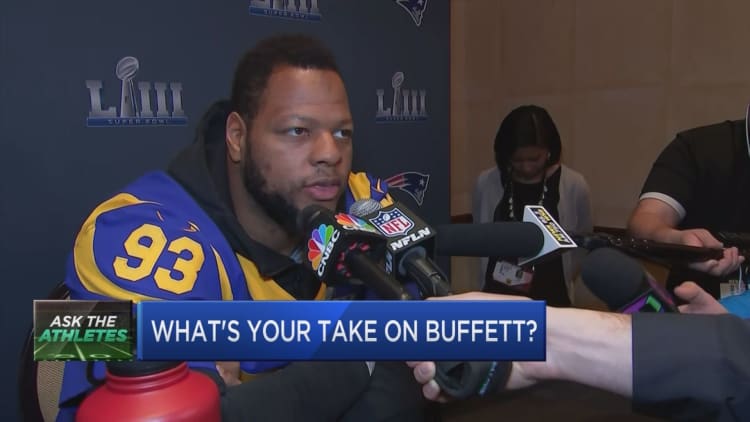 CNBC asks the Super Bowl Athletes: What's your take on Warren Buffett?